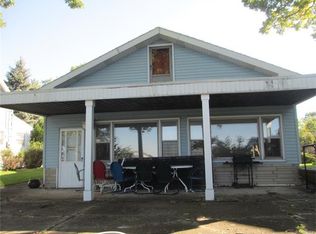 12238 Mantawauka Dr, Fenton, MI 48430
