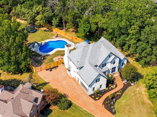 1004 Cross Creek Ct, Hendersonville, TN 37075