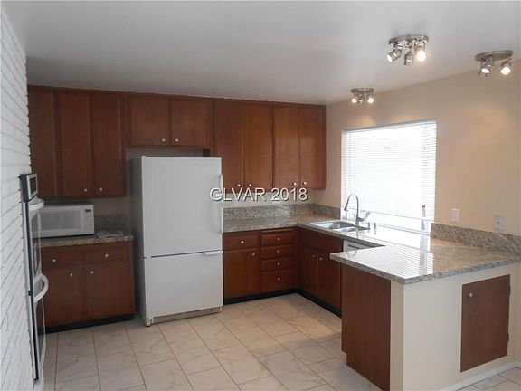 2nd image of 254 Greenbriar Townhouse Way
