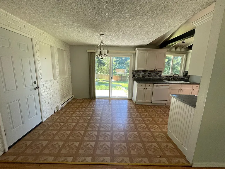 2563 Airline Way — Photo 7
