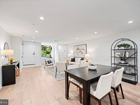 5th image of 131 11th St NE APT 1