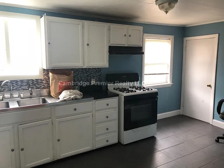 85R Glen St — Photo 7