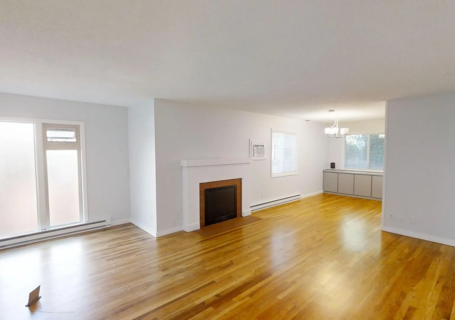 Bottom floor apartment- right in the heart of Sullivan's Gulch! Walk or Bike to Hollywood, Irving... — Photo 4