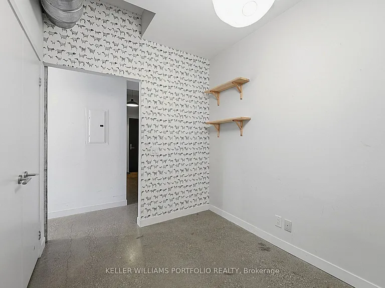 569 King St E #407 — Photo 25