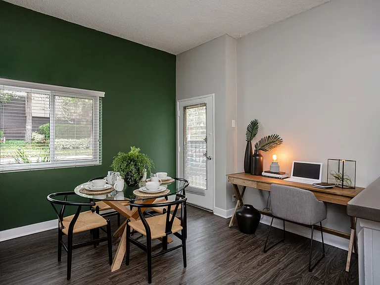 415 Gayley Ave — Photo 4