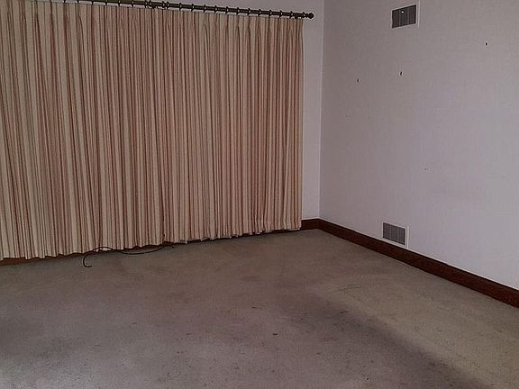 3rd image of 140 Saint Charles Pl