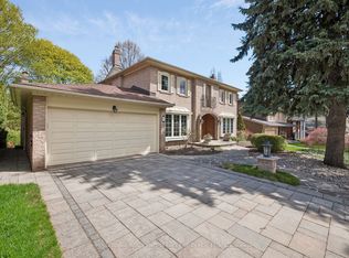 18 Swansdown Dr, Toronto, ON M2L2N1