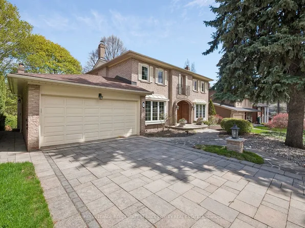 18 Swansdown Dr, Toronto, ON M2L 2N1