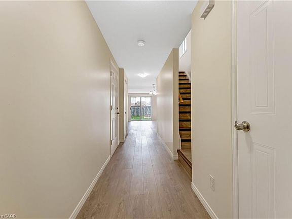 4th image of 85 Activa Ave