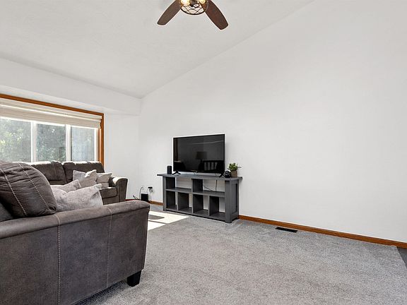 4th image of 602 Eagle Ave