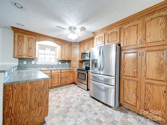5th image of 168 Marlow Woods Ln