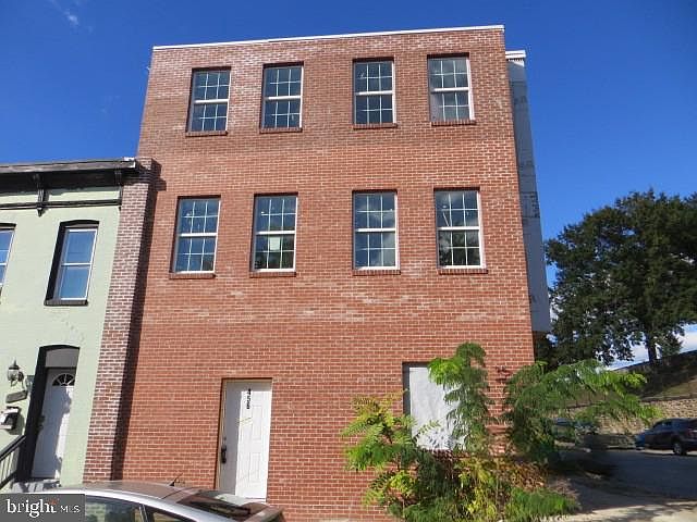 1st image of 456 Pitman Pl