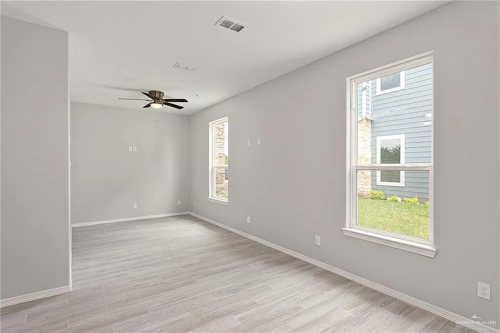 2 bed, 2.0 bath, 999 sqft, $1,045 — Photo 3