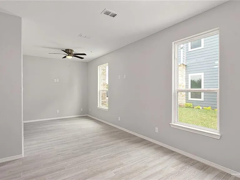 513 N Cynthia St — Photo 3