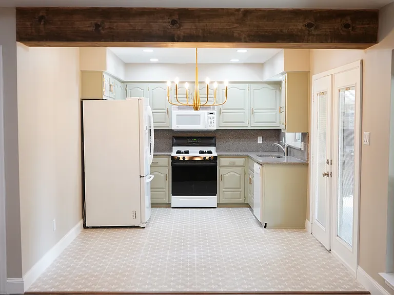 311 Gwendola Dr — Photo 5