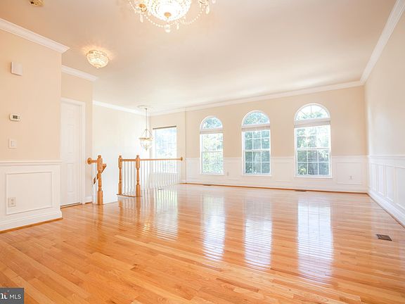 4th image of 9654 Glendevy Ct