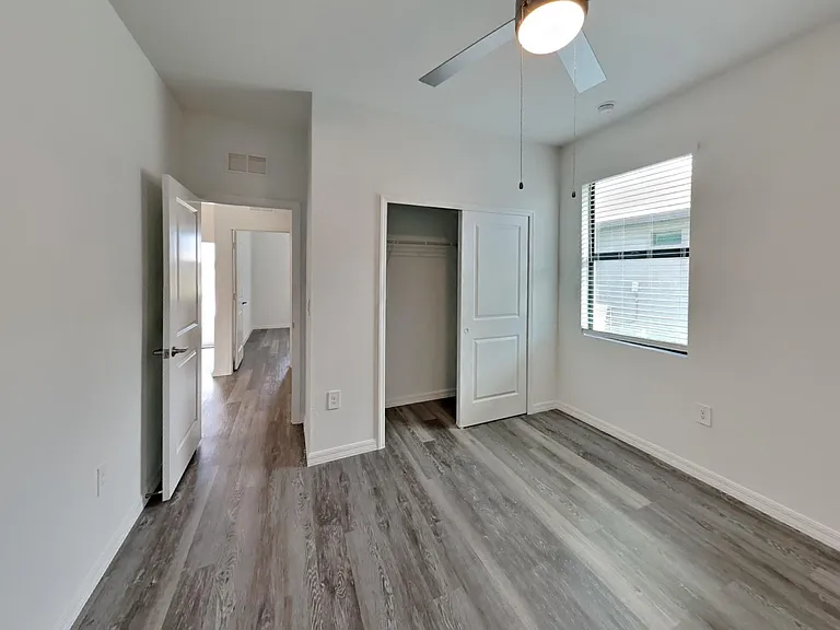 617 SE 9th St — Photo 9