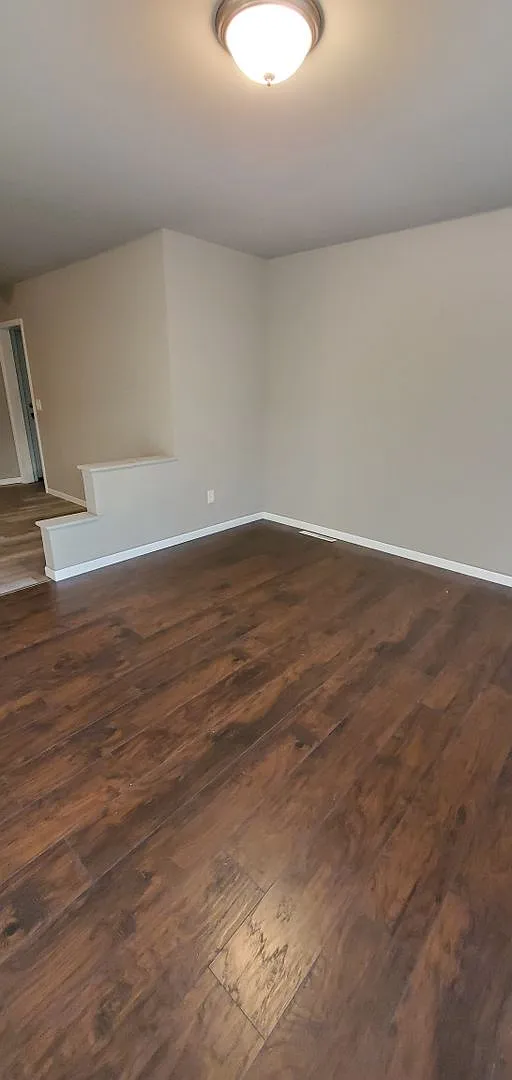 3 Bedroom 1 Bath in East Glen Park — Photo 1