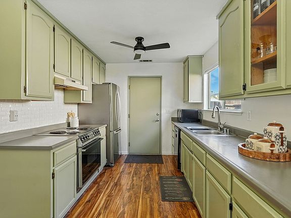 4th image of 4895 Summit View Ct