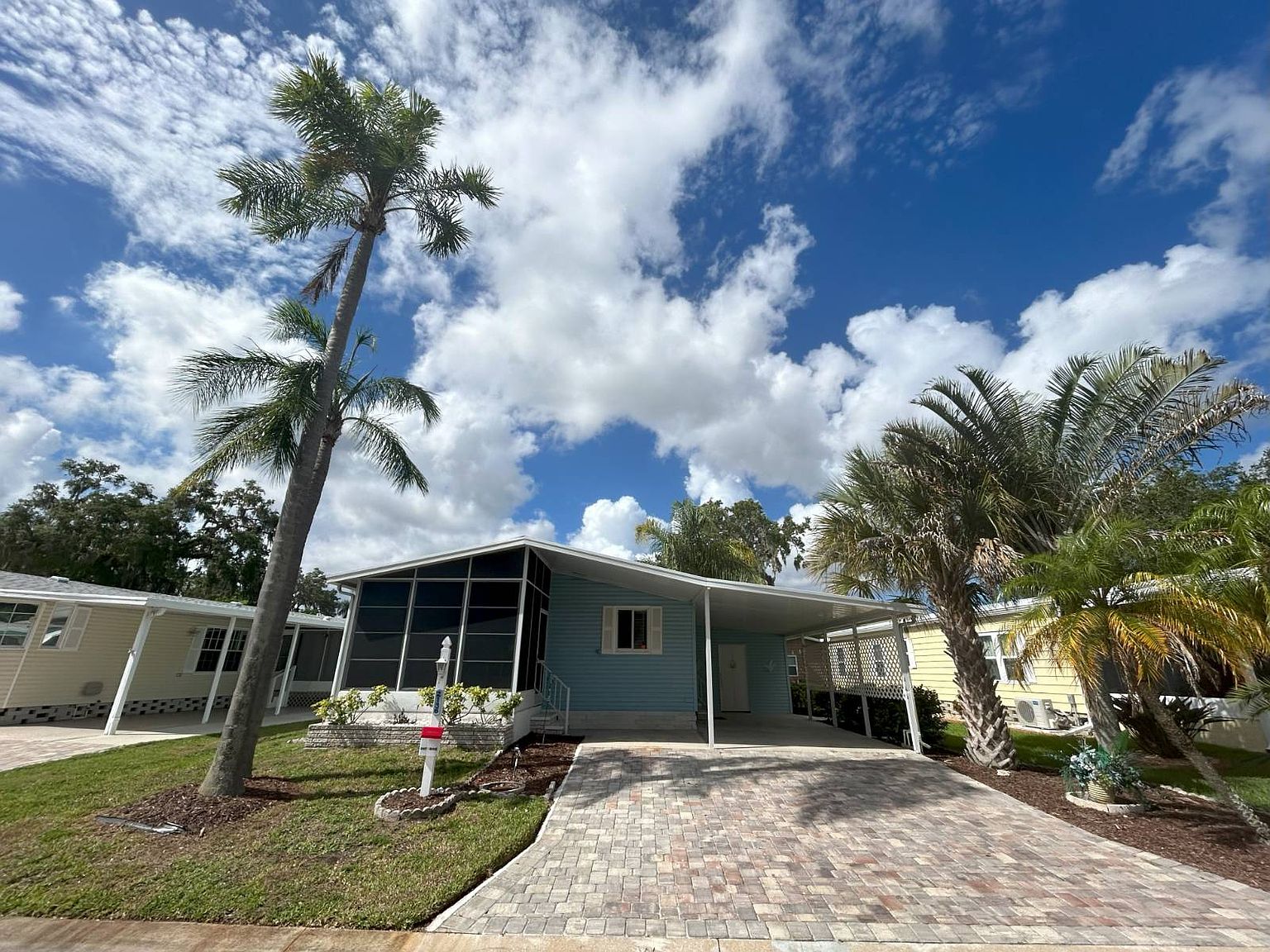 「覗くモノ」 2136 Bavington Dr, Las Vegas, NV 89108 | Zillow