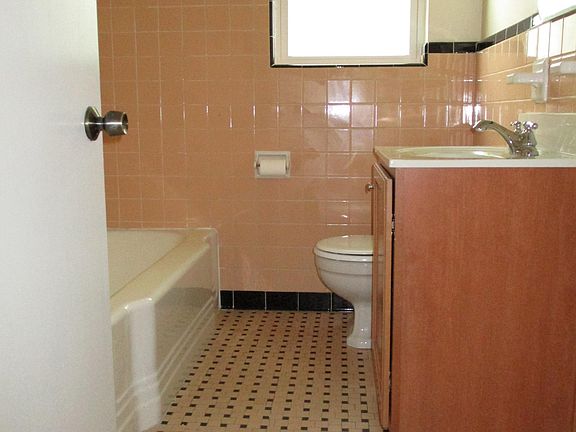 5th image of 2506 Gladstone Cir Unit 201