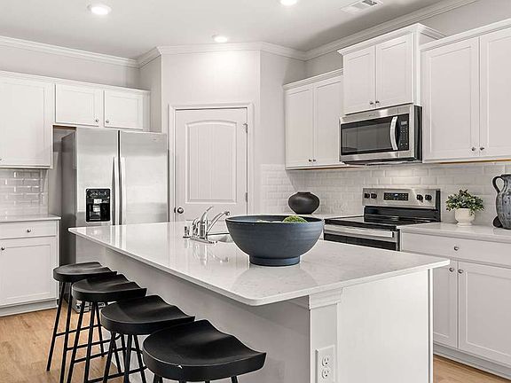 4th image of 3566 Matthew Ct