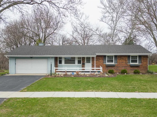 1926 River View Dr, Janesville, WI 53546