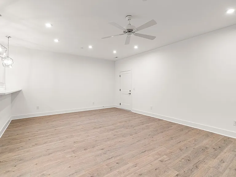 172 Leggo Ave — Photo 11