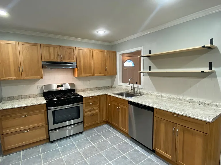 71 Hardwick Dr — Photo 3