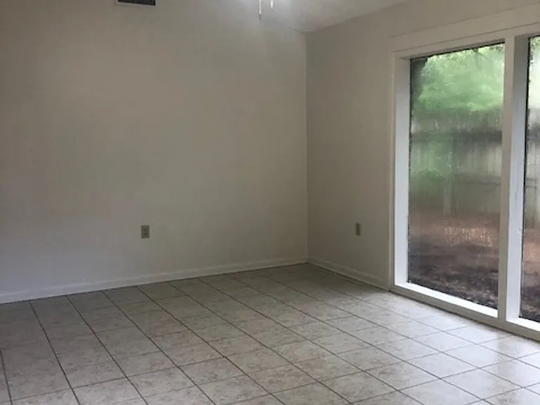 304 Pillette Rd — Photo 2