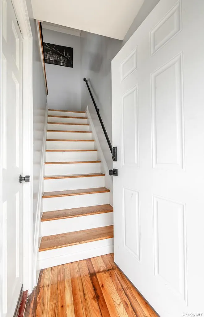 3 bed, 1.5 bath, 1144 sqft, $3,500 — Photo 2