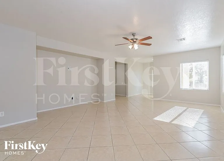 2580 Lockerbie St — Photo 3