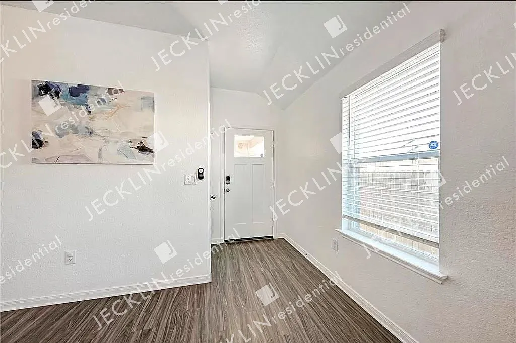 105 Kleberg Ct — Photo 3