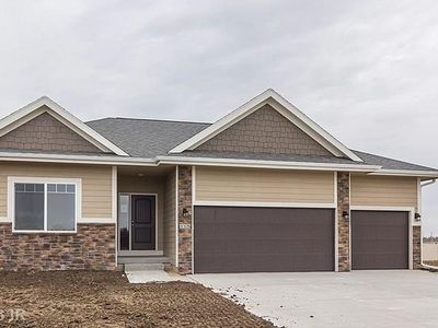 115 91st St, West Des Moines, IA, 50266