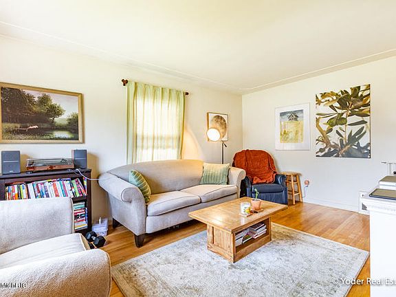 5th image of 1265 Oaklawn St NE