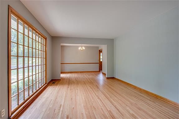 3rd image of 2624 Lishwood Dr