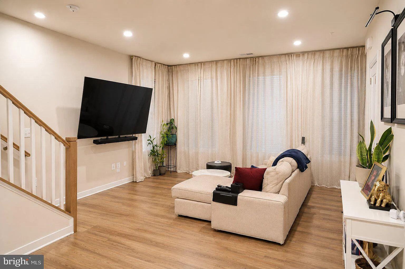 2 bed, 2.5 bath, 1573 sqft, $2,700 — Photo 2