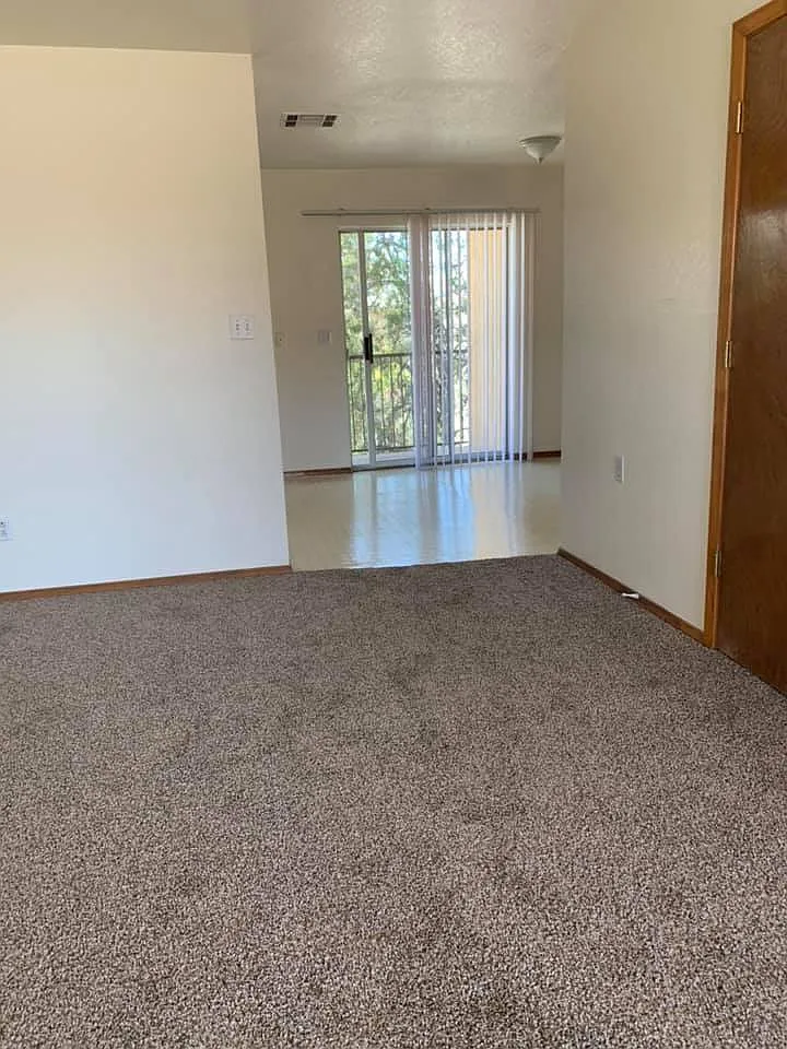2 bed, 900 sqft, $1,025 — Photo 3
