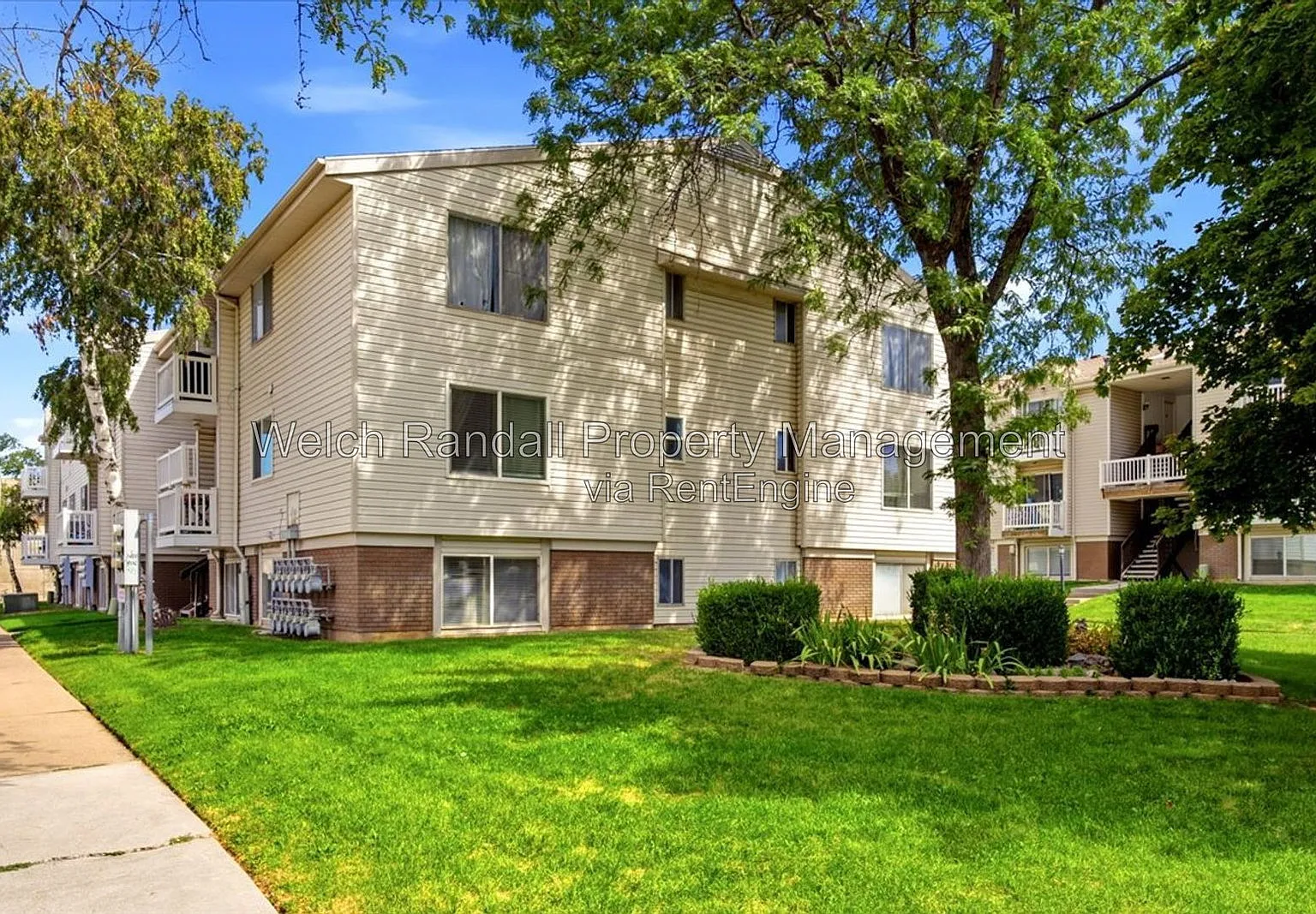 2 bed, 1.0 bath, 890 sqft, $1,065 — Photo 1
