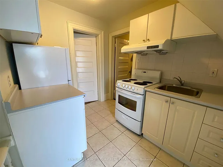 154 Sorauren Ave #3 — Photo 3