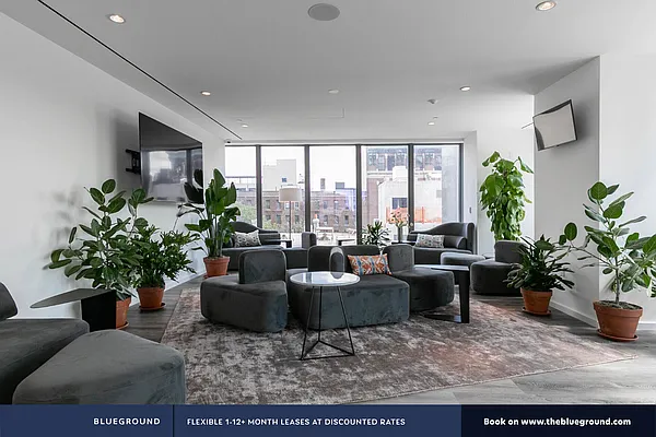 Rented by The Blueground | media 102