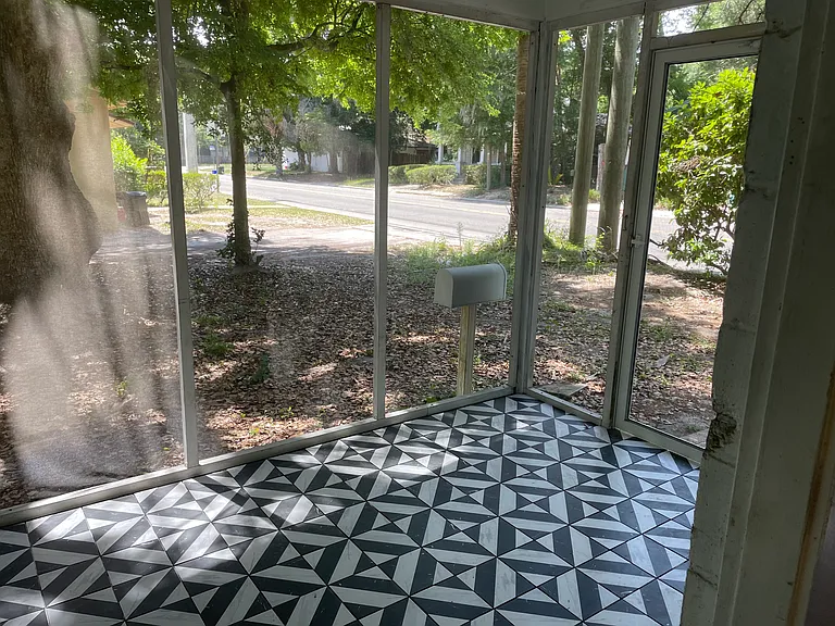 823 SE 4th Ave — Photo 4