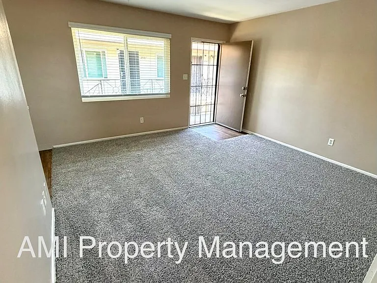 One Bedroom Close to Downtown! — Photo 7