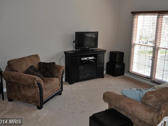 3rd image of 403 Falkirk Ct