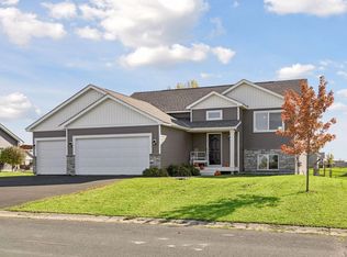 1008 Mulberry Ave Ne, Montgomery, MN 56069