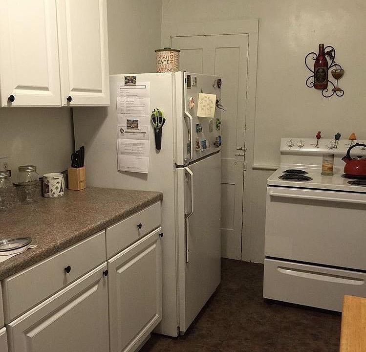 Refrigerator and electric stove included