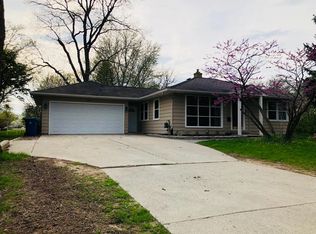 641 N Adelaide St, Fenton, MI 48430