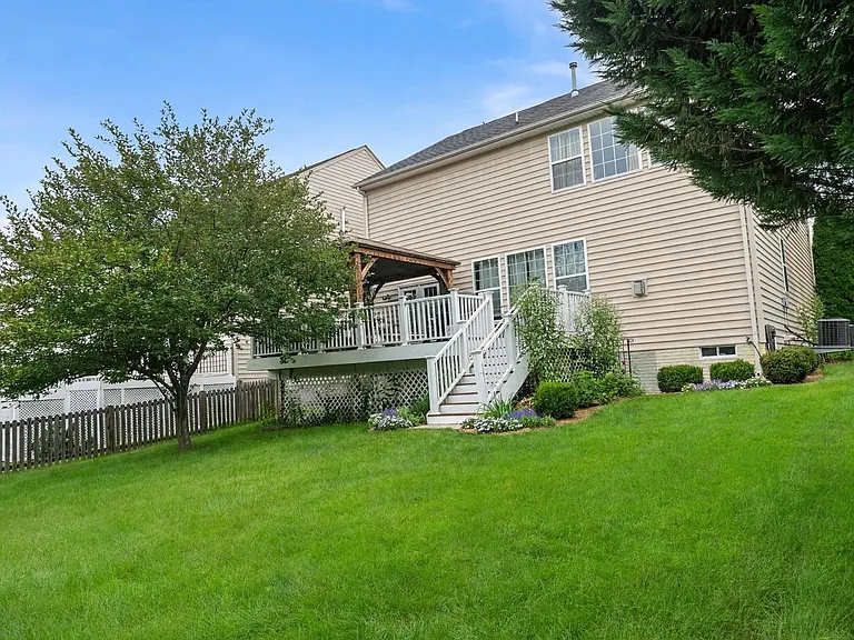 8707 Raleigh Mews — Photo 2