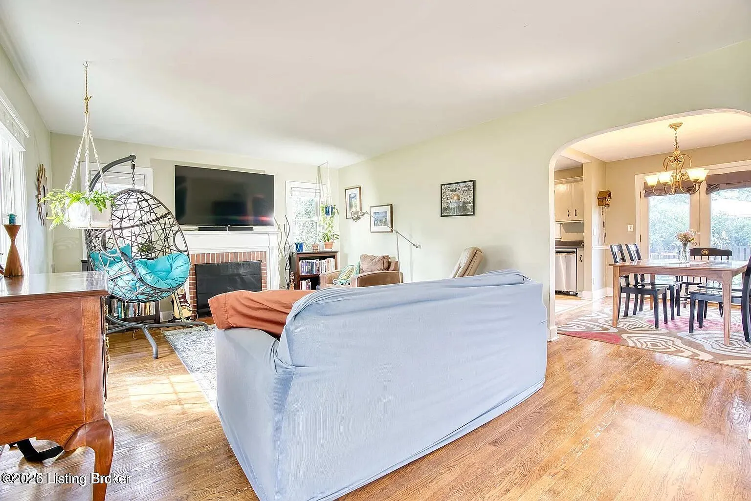 3 bed, 2.0 bath, 2275 sqft, $2,295 — Photo 2