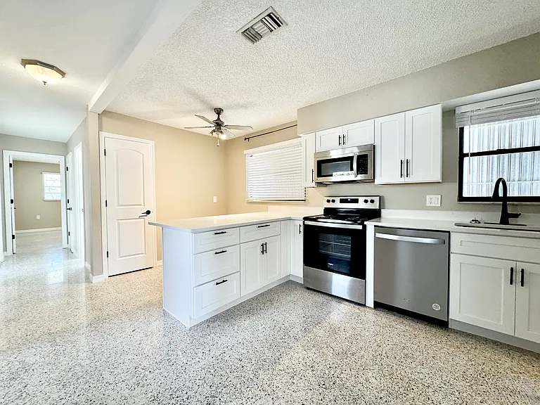 4335 Floramar Ter — Photo 10